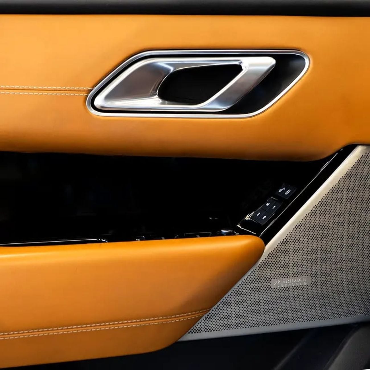 لاند روفر رينج روفر فيلار 2,565 pm • 0% Downpayment • Velar P380 HSE R-Dynamic • 1 Year Warranty