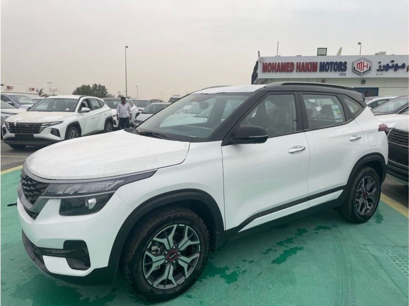 Kia Seltos 1.6 engine   with sun  roof push start 2024