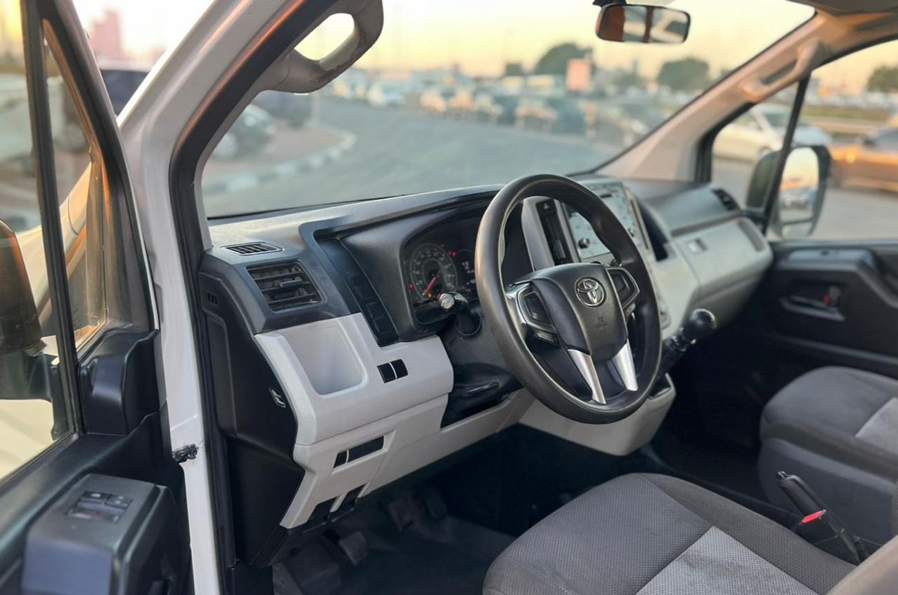 Toyota Hiace 2021 Toyota Hiace 3.5L V6 - Passenger - Patrol Manual - 13 Seater - No Accident -