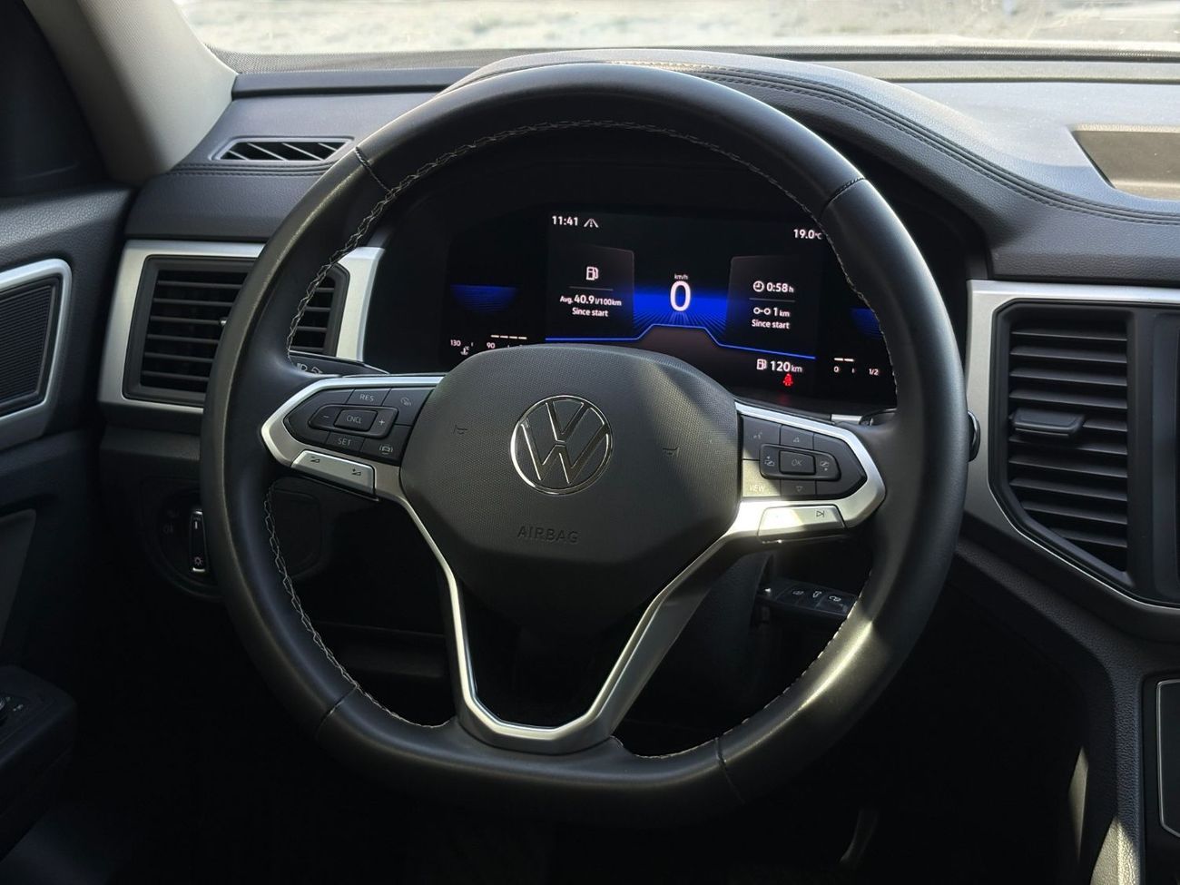 فولكس واجن تيرامونت SE 3.6L V6 A/T | 2022 | GCC SPECS | AED 1,360 per month