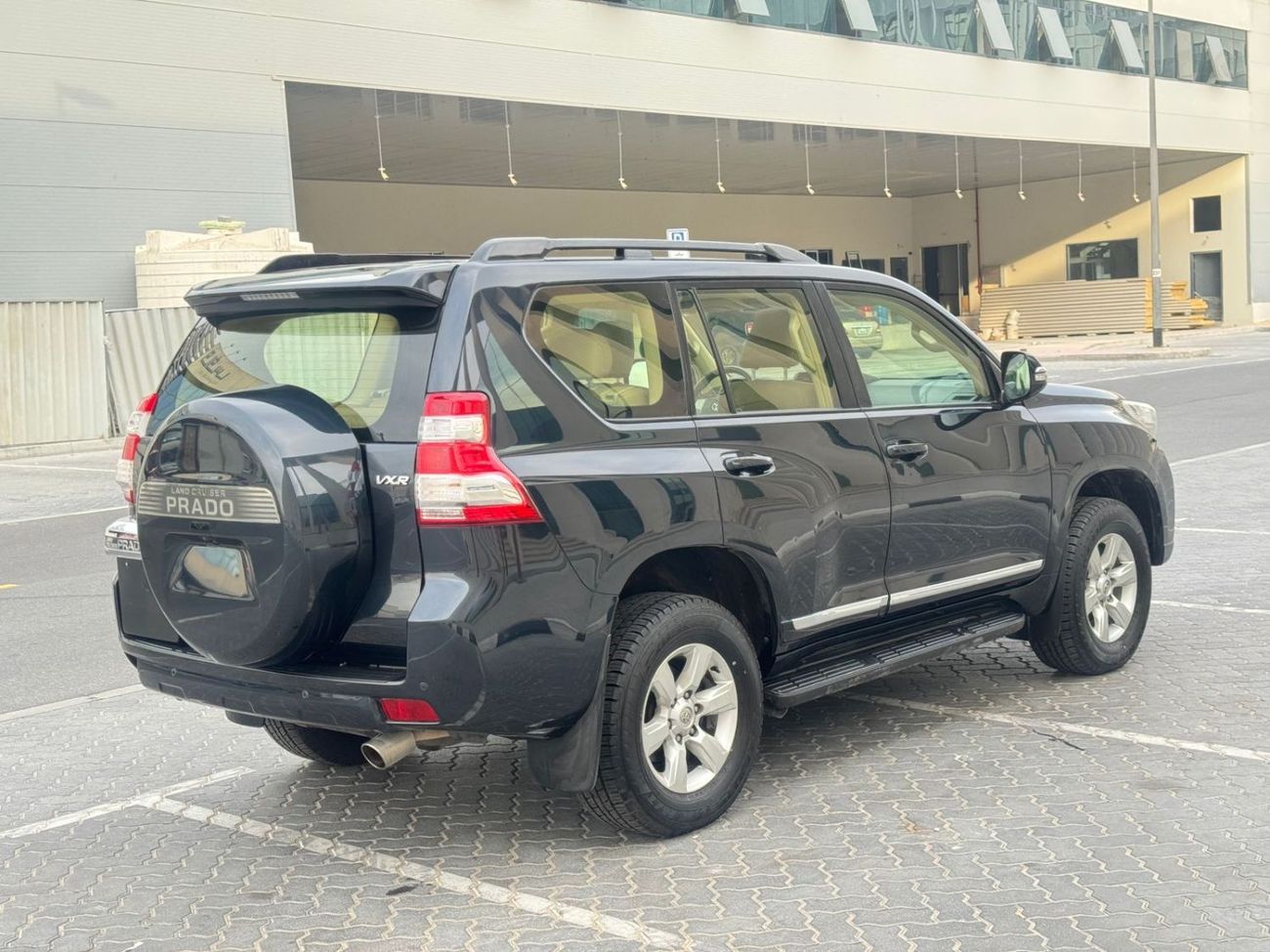 تويوتا برادو VXR 4.0L 4WD LHD-Automatic-Petrol-7 seat-5 doors