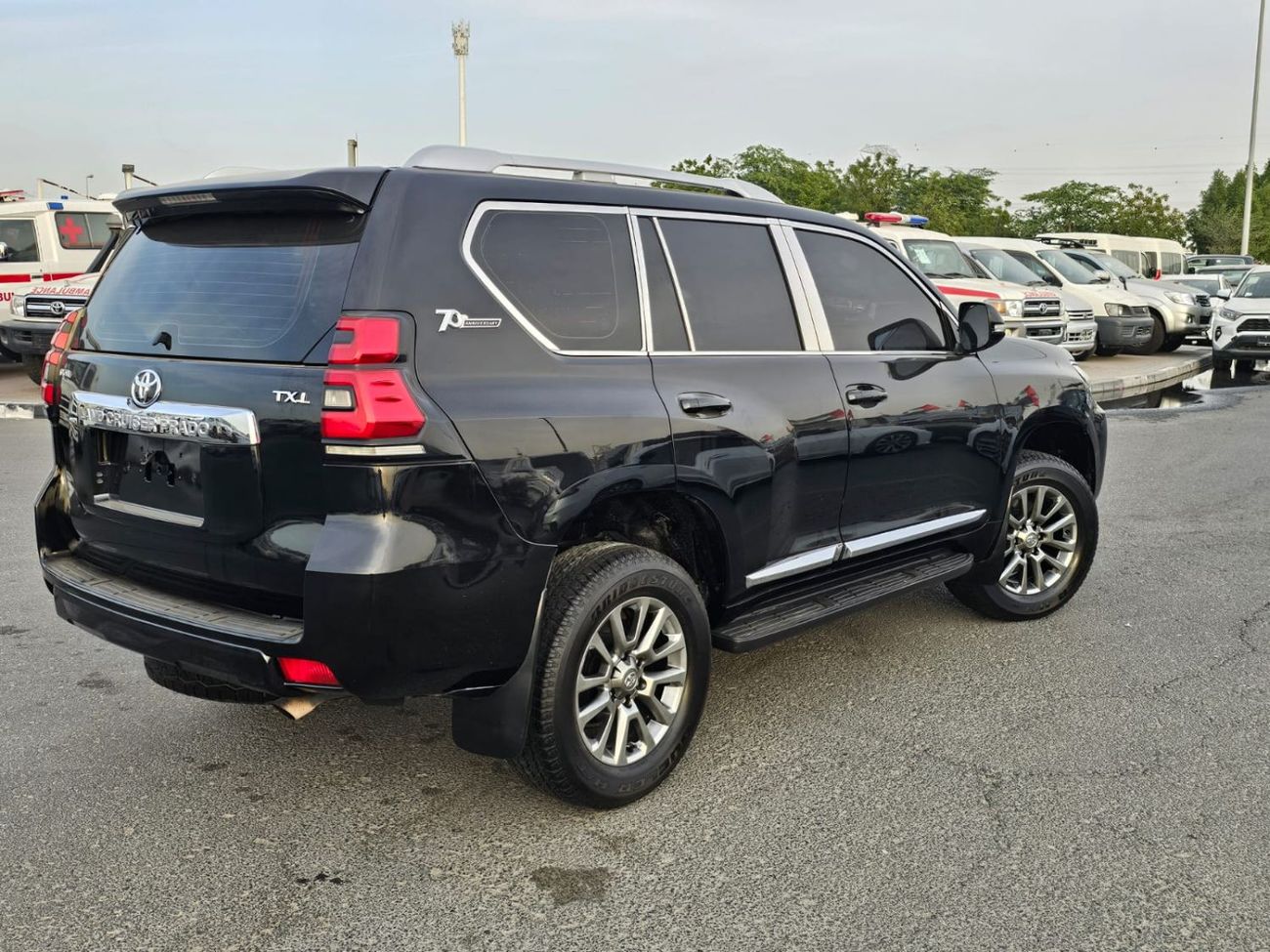 Toyota Prado Toyota prado 2019Model 2.7 v4 AWD 4x4 petrol engine Colour Black Transmission Automatic Interior.Beg