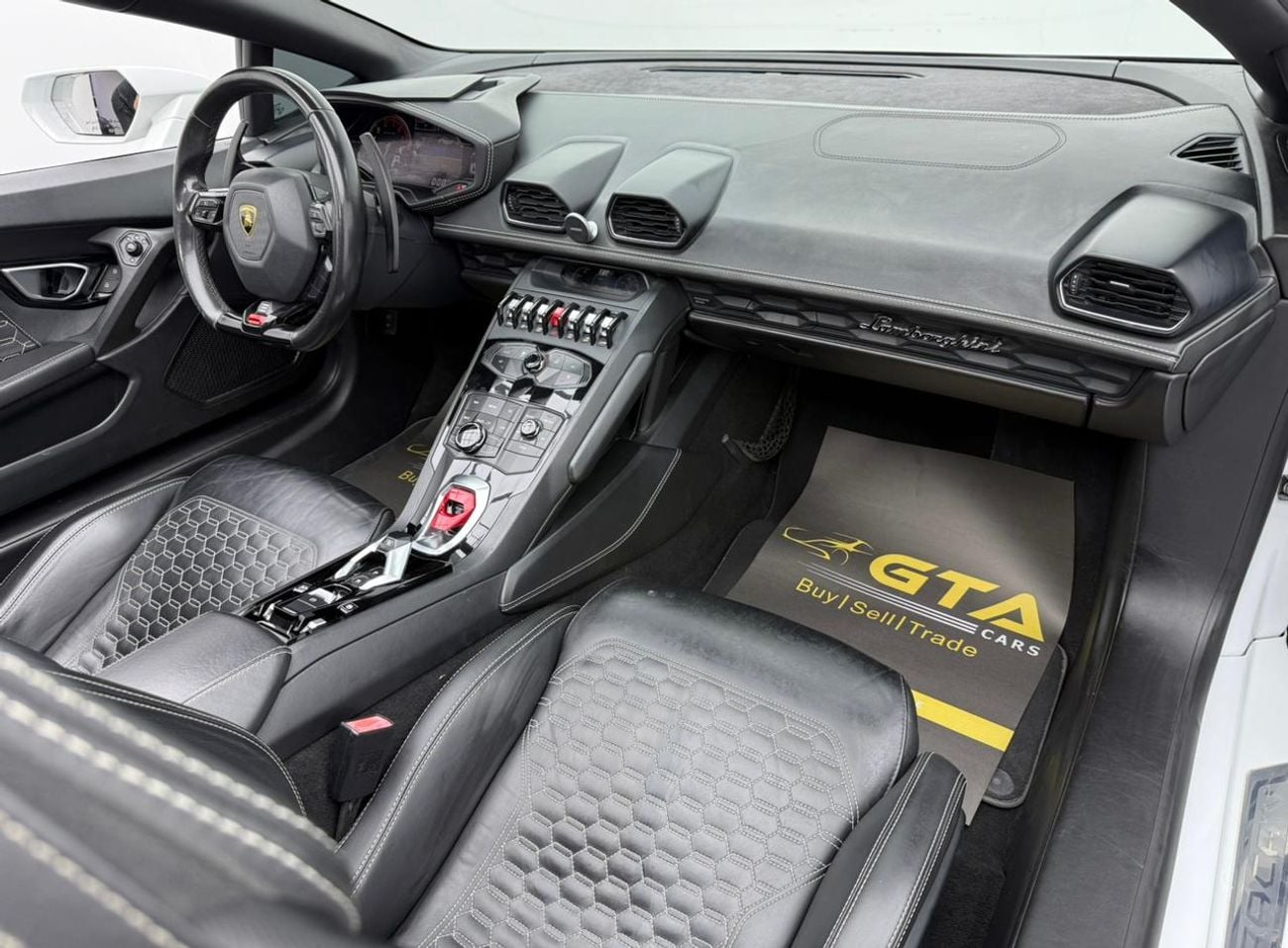 Lamborghini Huracan 2017 Lamborghini Huracan LP610-4 Spyder ,Full Service History ,GCC