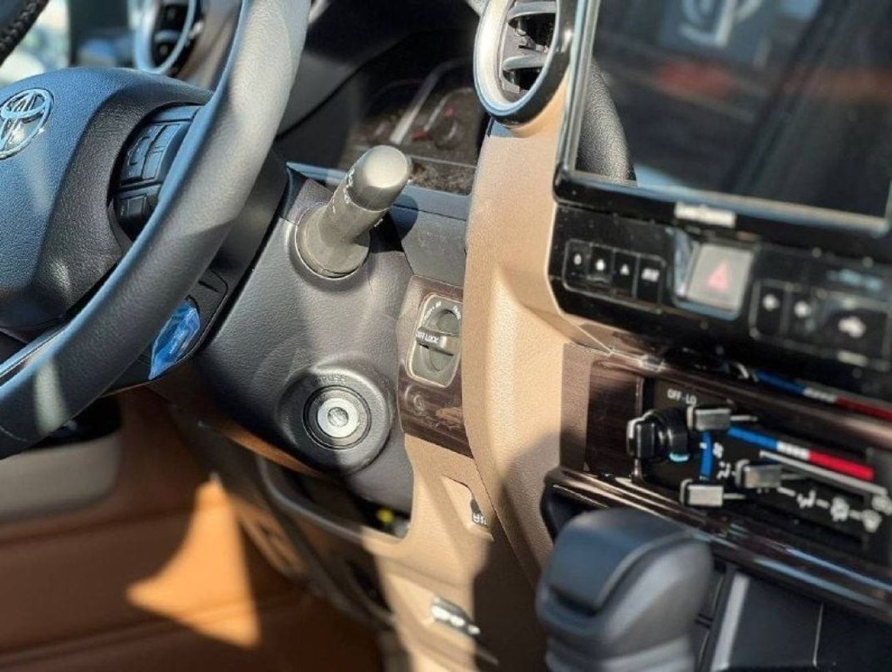 Toyota Land Cruiser 70 LC76 2.8L DSL A/T // 2024 // FULL OPTION WITH RADAR , CRUISE CONTROL , DVD&REAR CAMERA // SPECIAL OF