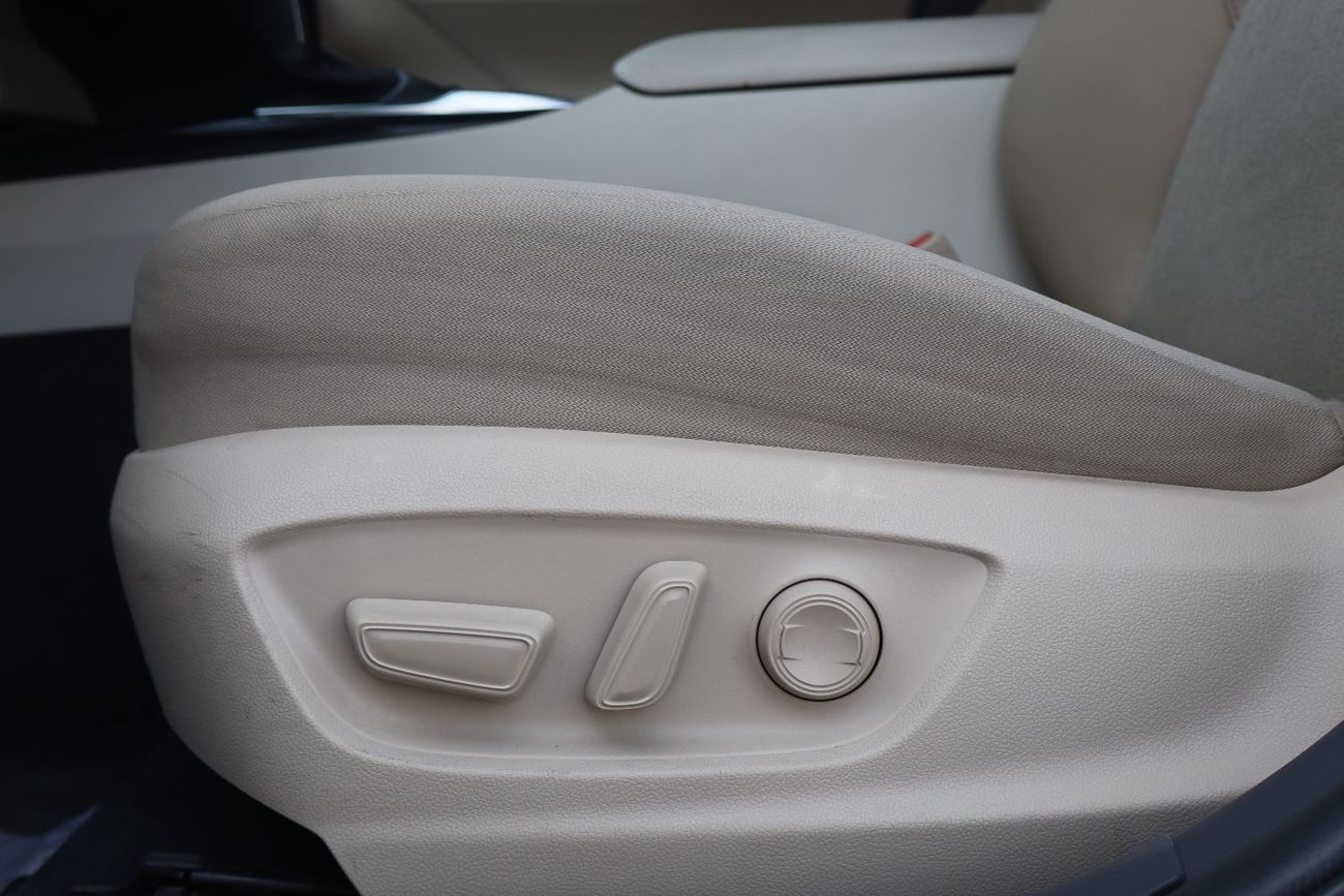 تويوتا كامري SE 2.5L (181 HP)