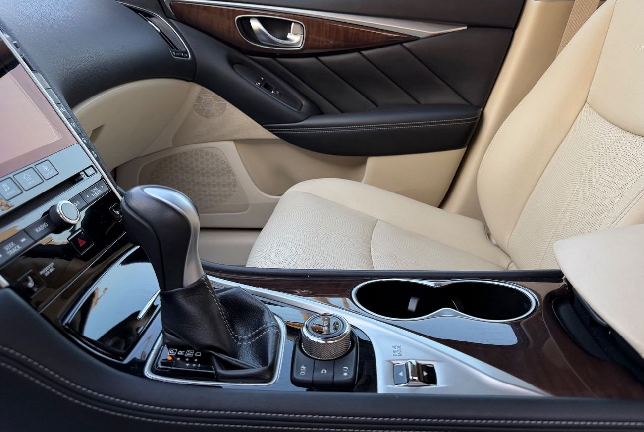 Infiniti Q50 Premium 3.7L