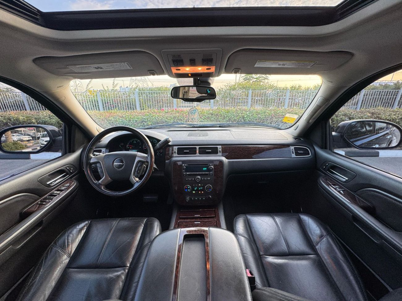 جي أم سي يوكون GCC SPEC NEAT AND CLEAN LESS KILOMETER