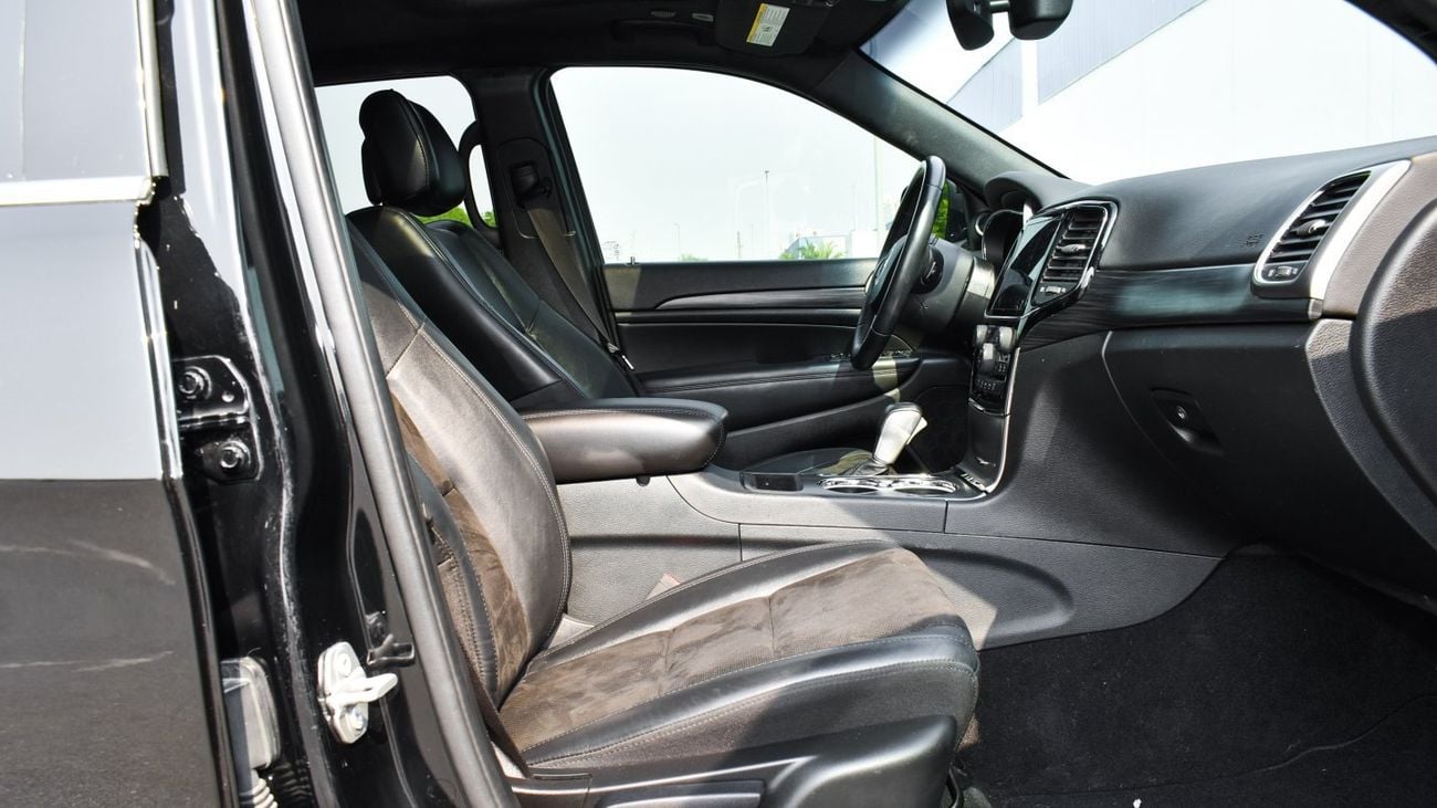 جيب جراند شيروكي 3.6L V6  With SRT Badge