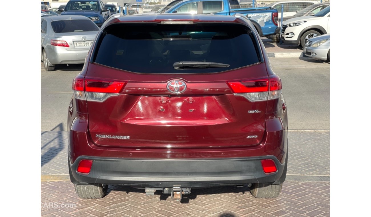 Toyota Kluger Toyota Kluger Petrol engine model FEB/2014 maroon color 7 seater  with push start and leather seats