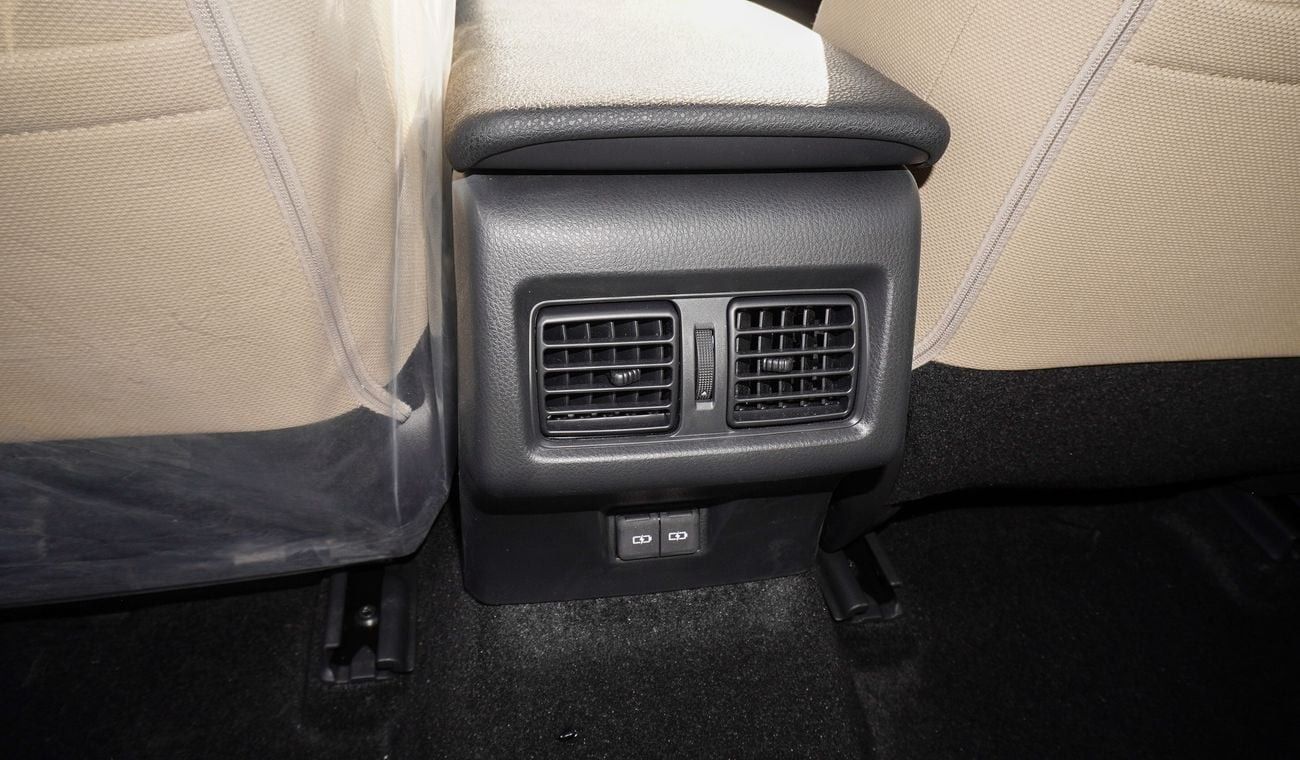 Toyota Camry LE  HEV 2.5L HYBRID