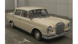 Mercedes-Benz 220 (Current Location: JAPAN)