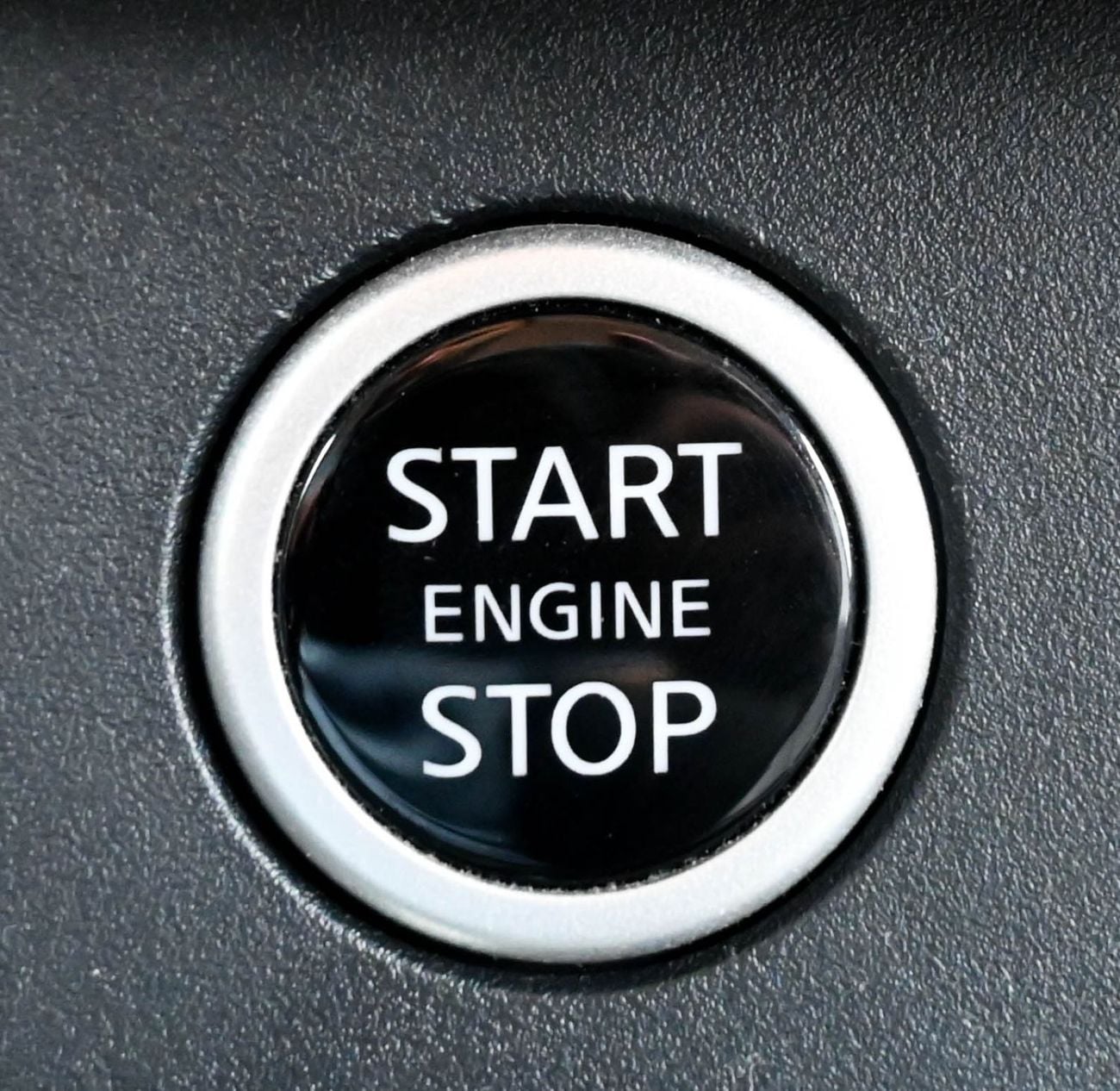 نيسان إكس تريل S 2.5L (169 HP) FWD (5 Seater)