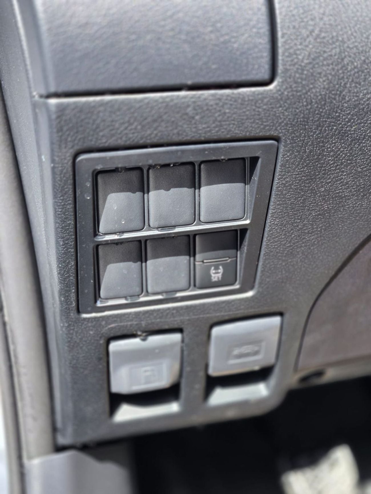 Toyota Hilux 2.7L PETROL GLXS SRS M/T DOUBLE CABIN FULL OPTION PICKUP