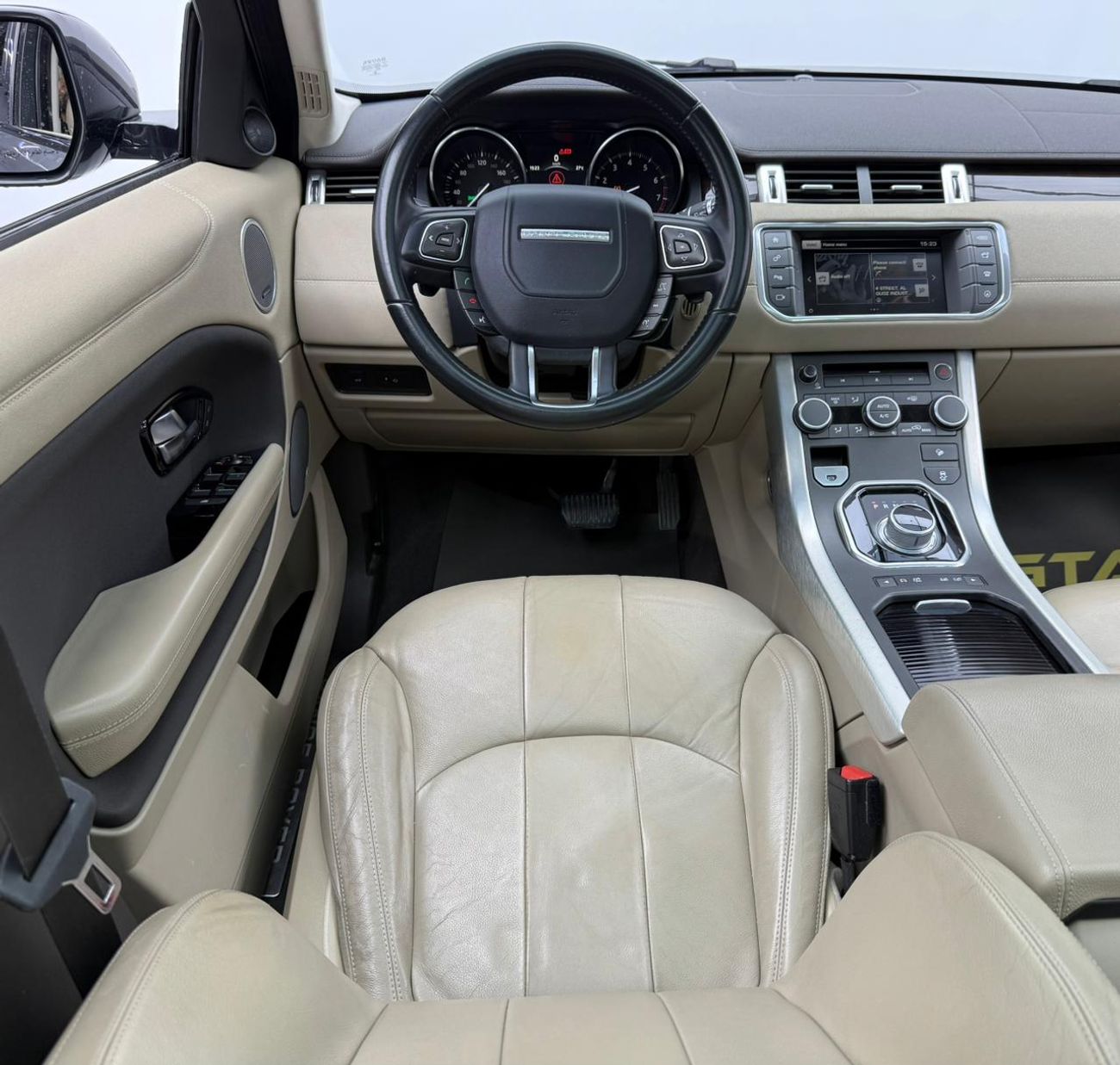 لاند روفر رانج روفر إيفوك HSE 2.0L SUV (5 Door)
