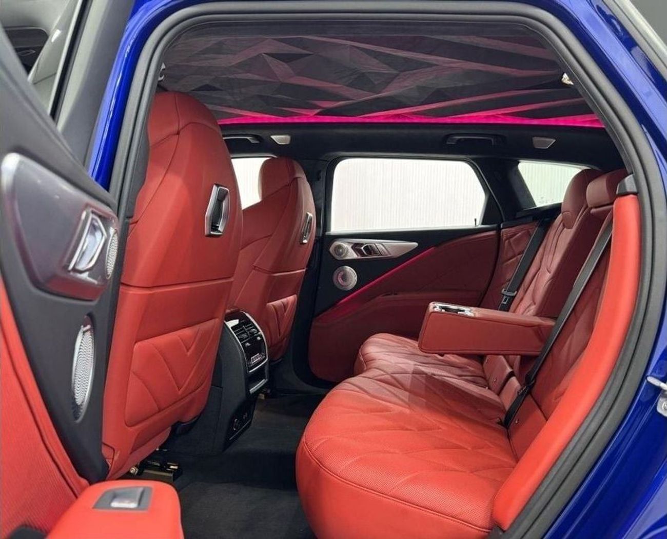 بي أم دبليو XM 2023 BMW XM, 5 Years Warranty + Service Package, Fully Loaded, Very Low Kms, GCC