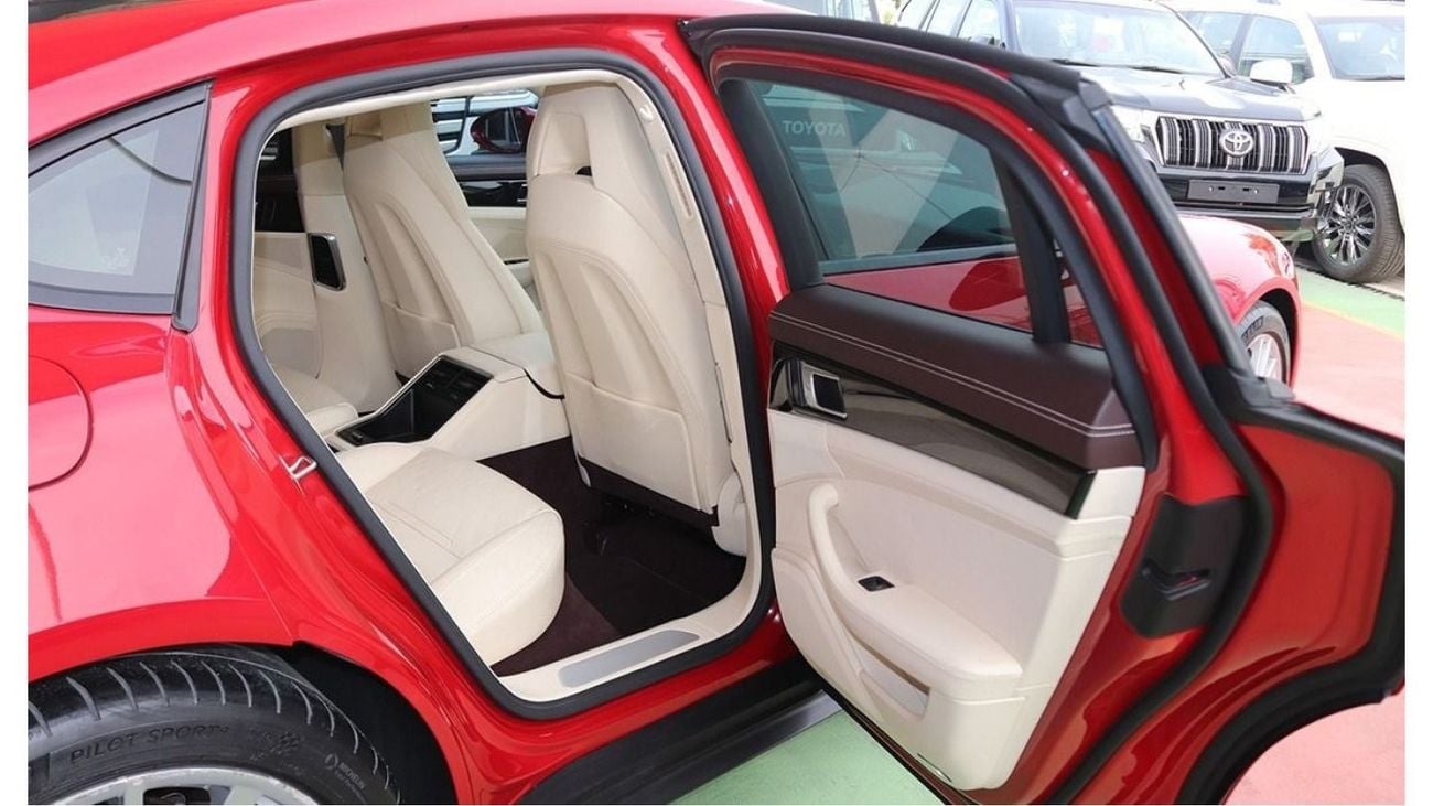 بورش باناميرا SLIGHTLY USED. SINGLE OWNER