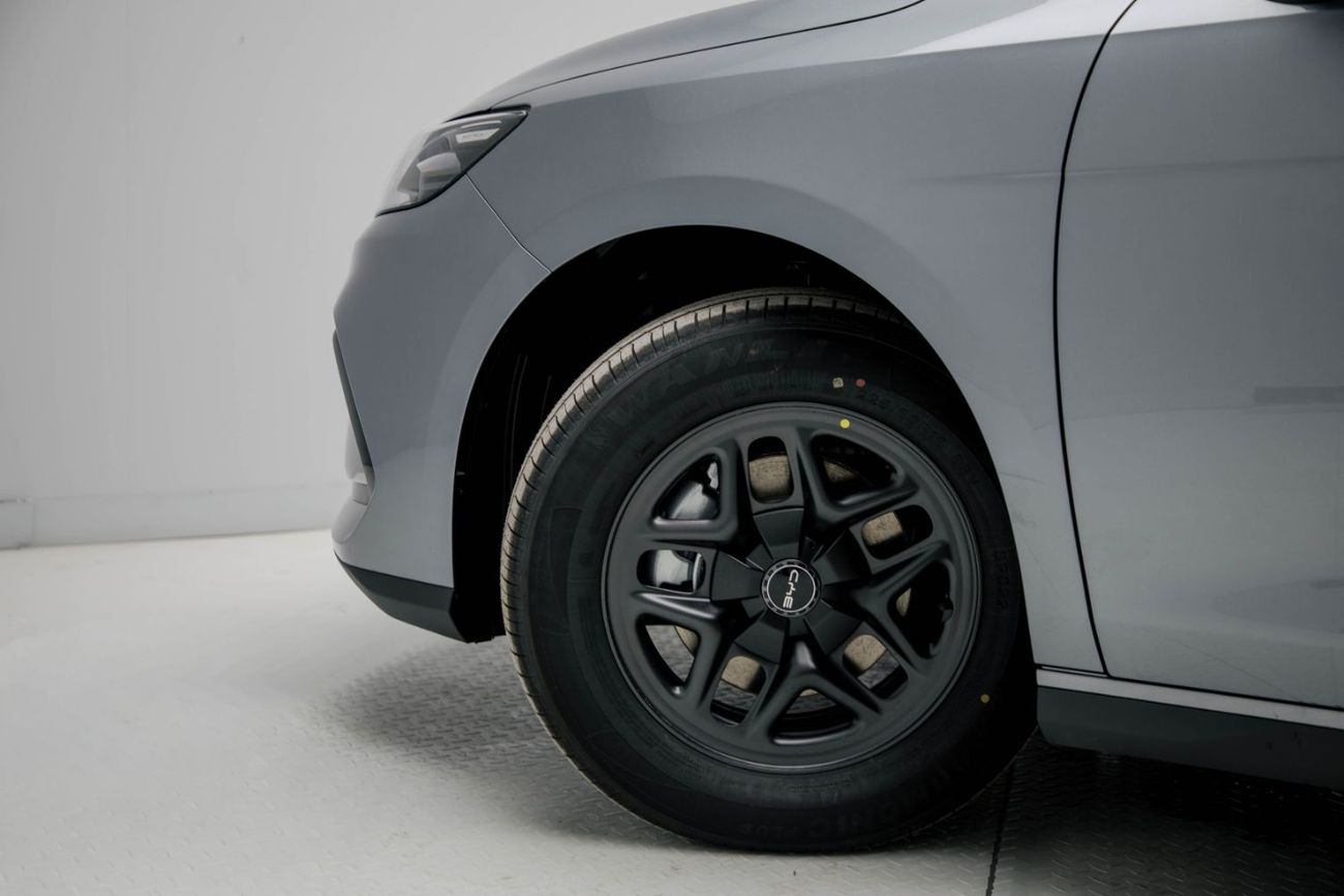 بي واي دي سيل 05 DM-i ID Luxury 1.5L - Grey Inside Grey | Export Only