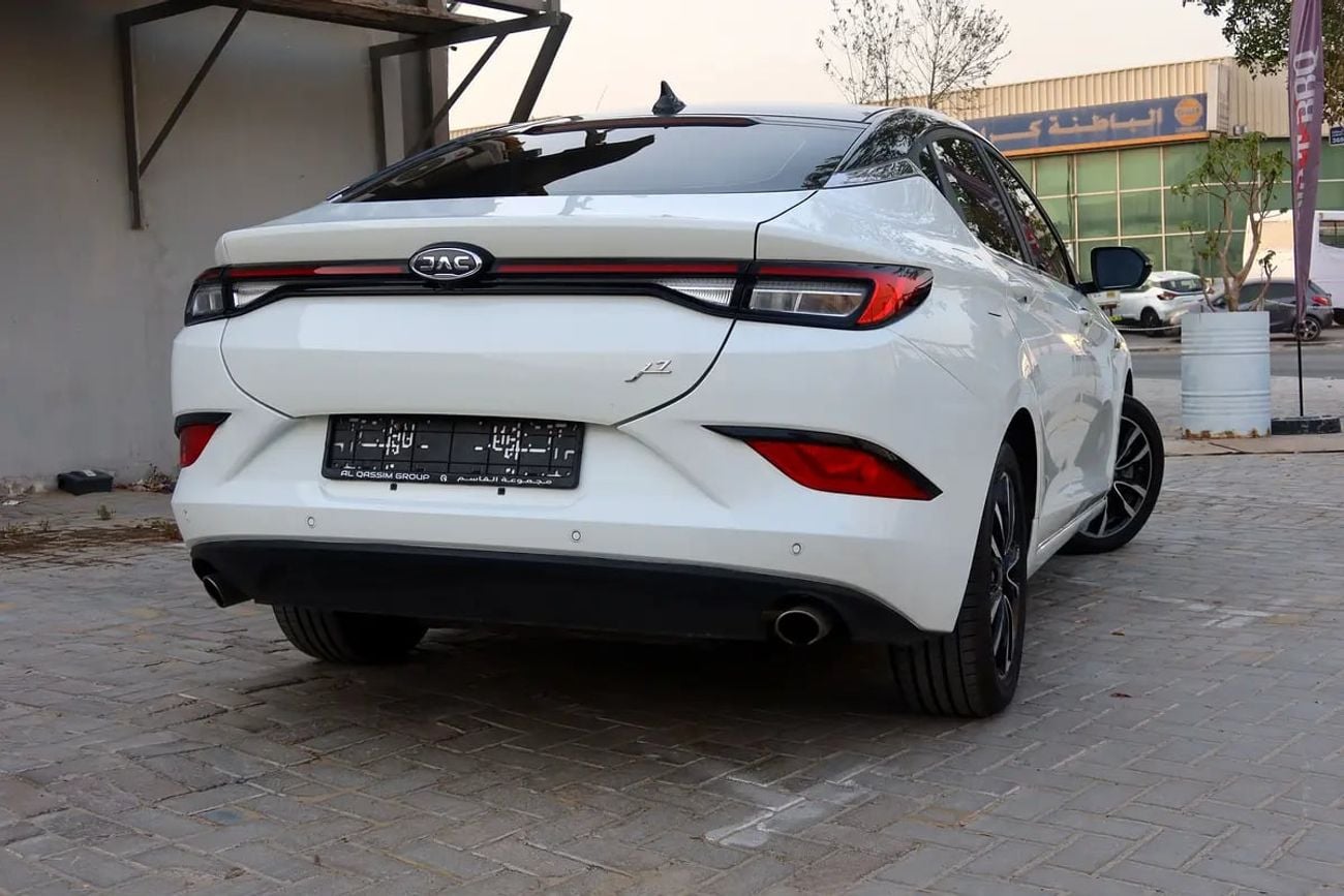 JAC J7 LUXURY | GCC | Warranty & Service Till | FDSH | Original Paint