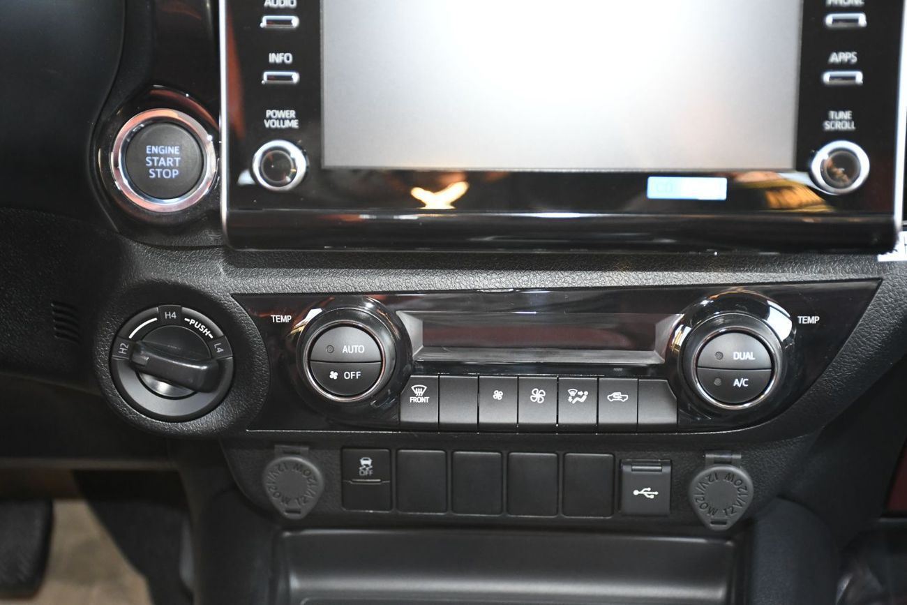 Toyota Hilux 2.7L V4 AT With Air Composer  Push Start Full Option