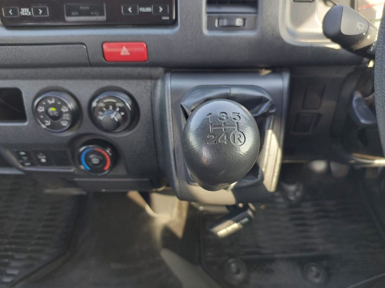 Toyota Hiace (RAMADAN OFFER) TOYOTA HIACE COMMUTER VAN RHD 2018 MODEL 2.5 L DIESEL MANUAL(PM73780)