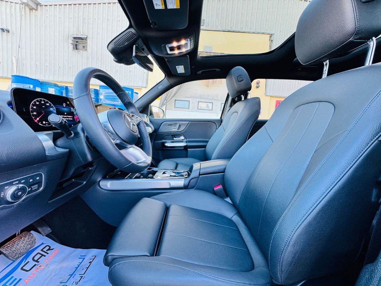 مرسيدس بنز GLB 250 Premium 2.0L (5 Seater)