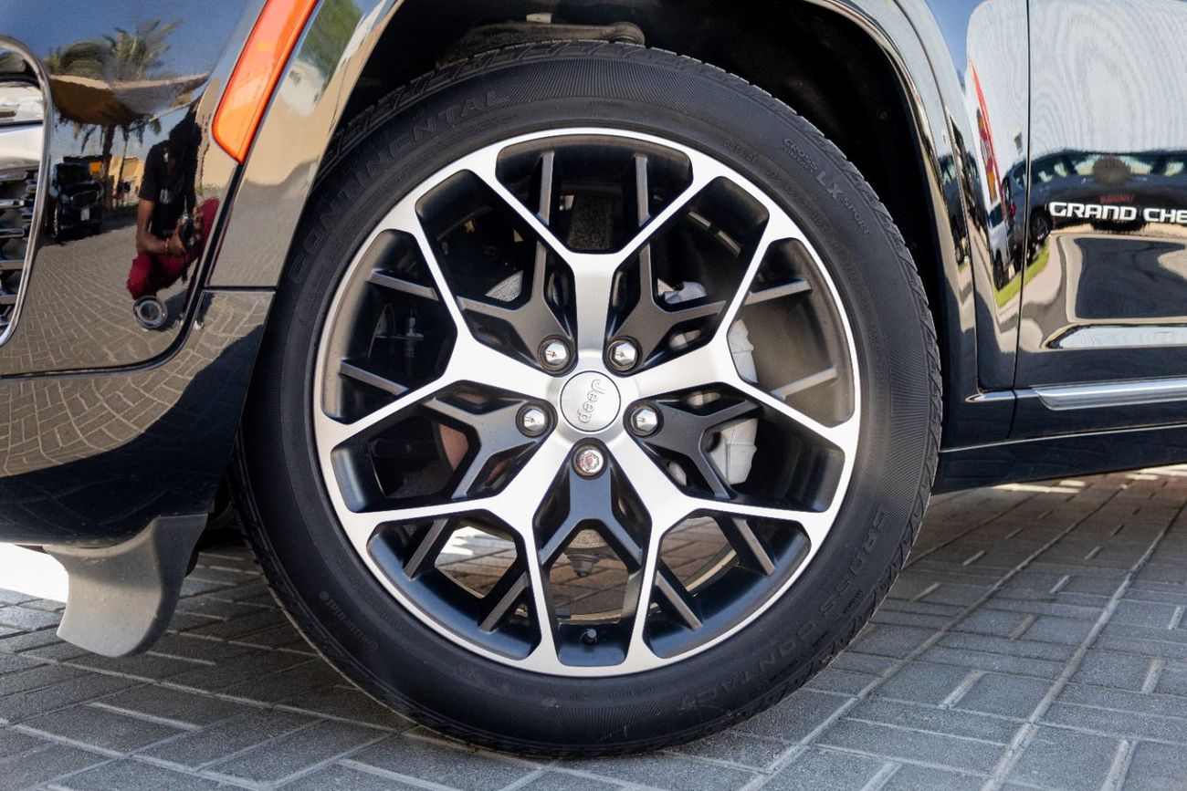 Jeep Grand Cherokee Jeep Grand Cherokee Summit 2023 American Spec under Warranty with Flexible Down-Payment.