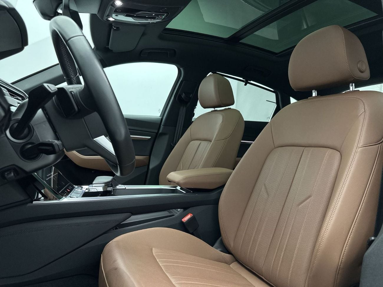 أودي Q8 إي ترون 55 quattro S Line Sportback 408hp Progress (Ref# 017547)