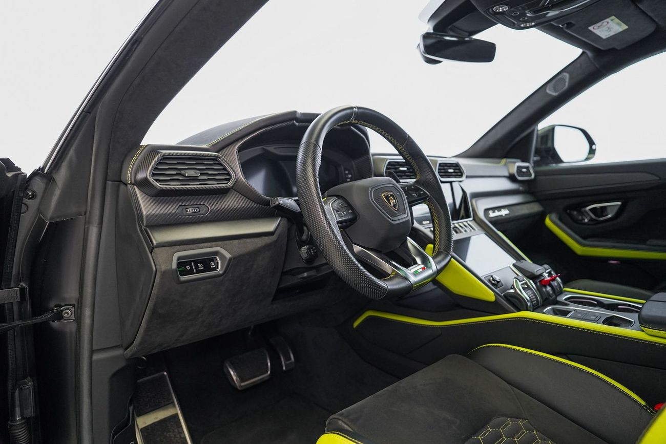 لامبورغيني اوروس Graphite Capsule