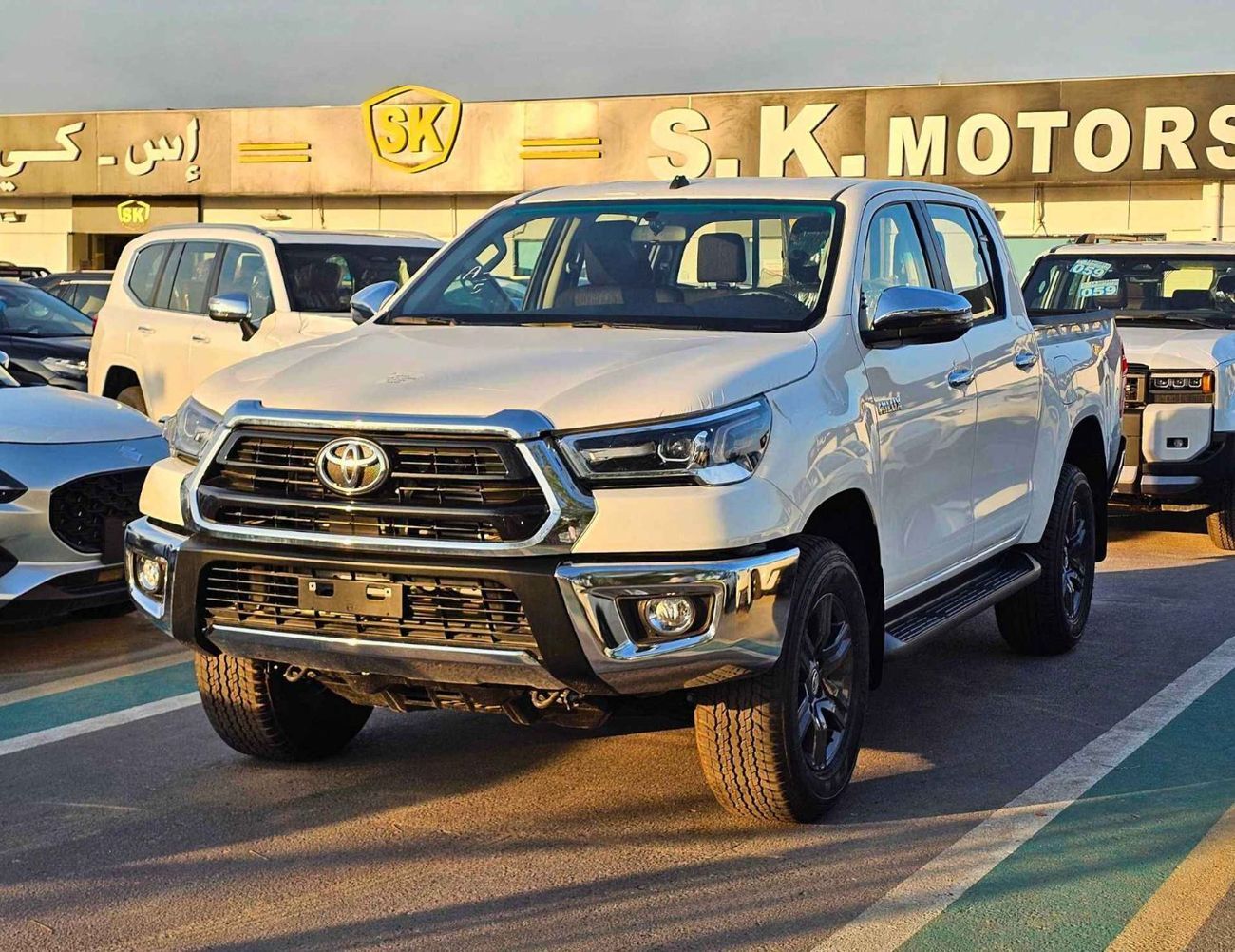 تويوتا هيلوكس SR5 WIDE BODY / 2.4L V4 DIESEL M/T / DVD CAMERA / PUSH START / FULL OPTION (CODE # HDMH2)