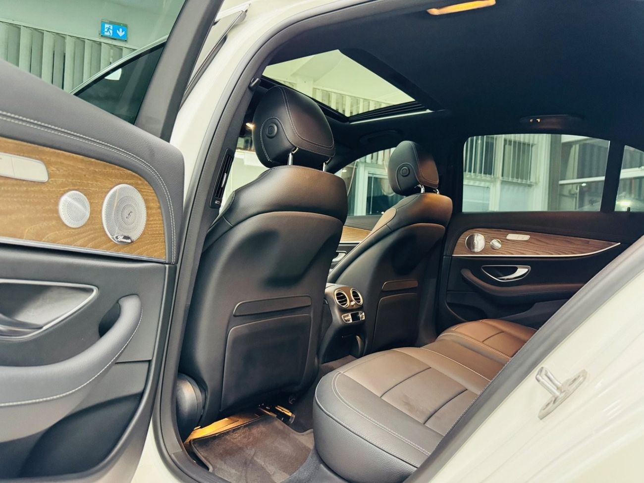 مرسيدس بنز E300 بريميوم