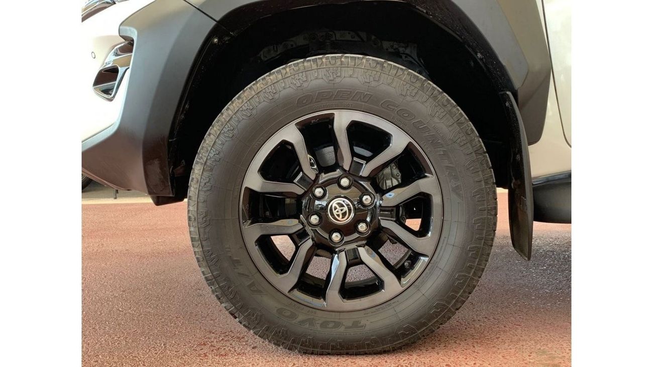 تويوتا هيلوكس GR سبورت