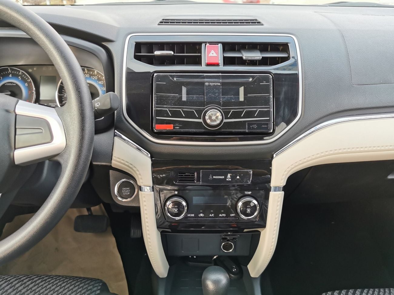 Toyota Rush G CLASS, 1.5L 4CY Petrol, 17" Rims, Front & Rear A/C (CODE # RU15B)