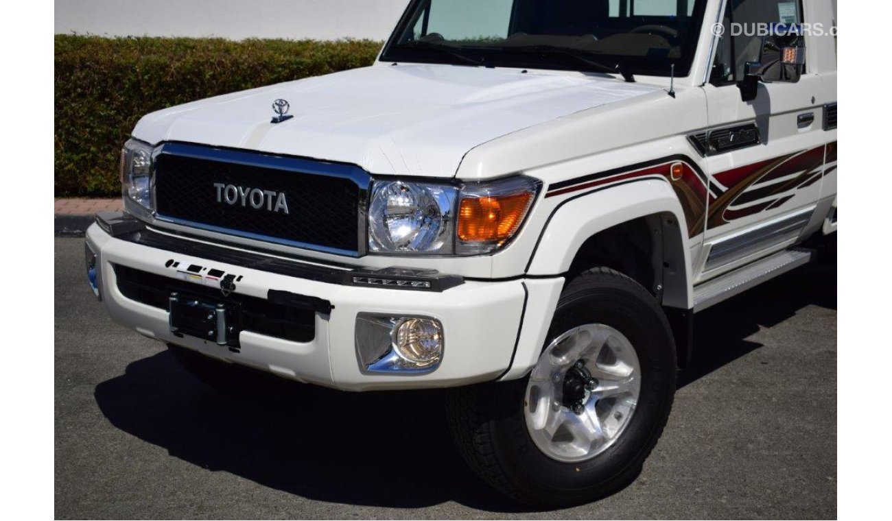 تويوتا لاند كروزر بيك آب 79 Single Cabin Pickup LX-V V6 4.0L Petrol 4WD MT