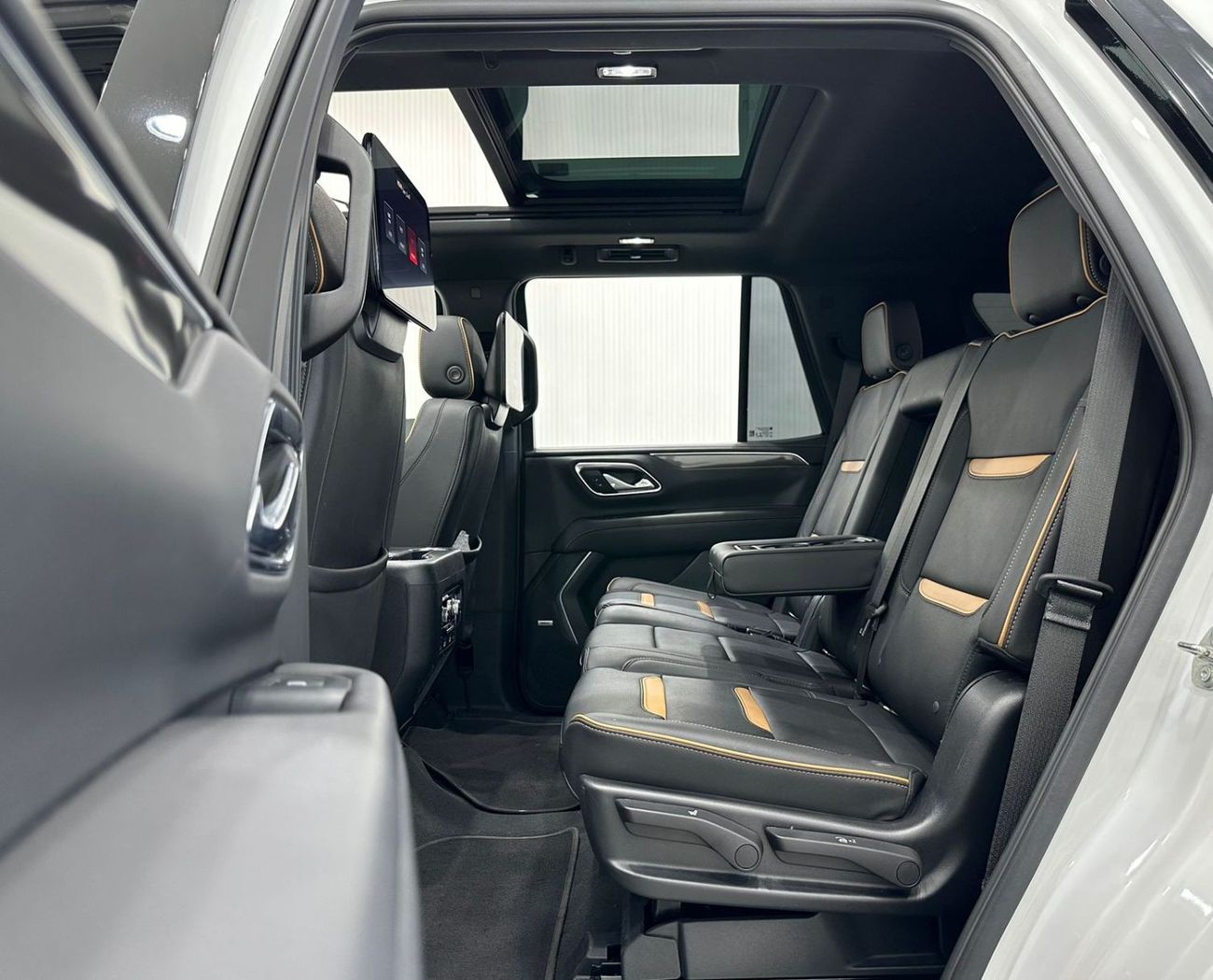 GMC Yukon 2022 GMC Yukon AT4 7 Seater, Aug 2027 GMC Warranty + Service Pack, Full Options, Low Kms, GCC