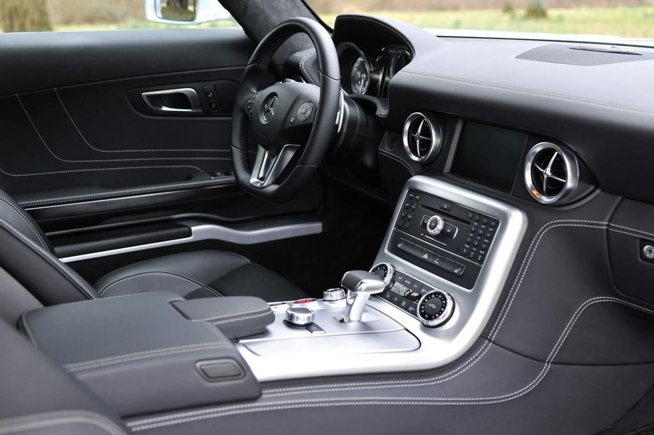 Mercedes-Benz SLS AMG Std 6.2L EUROPEAN SPEC Mercedes SLS in great condition