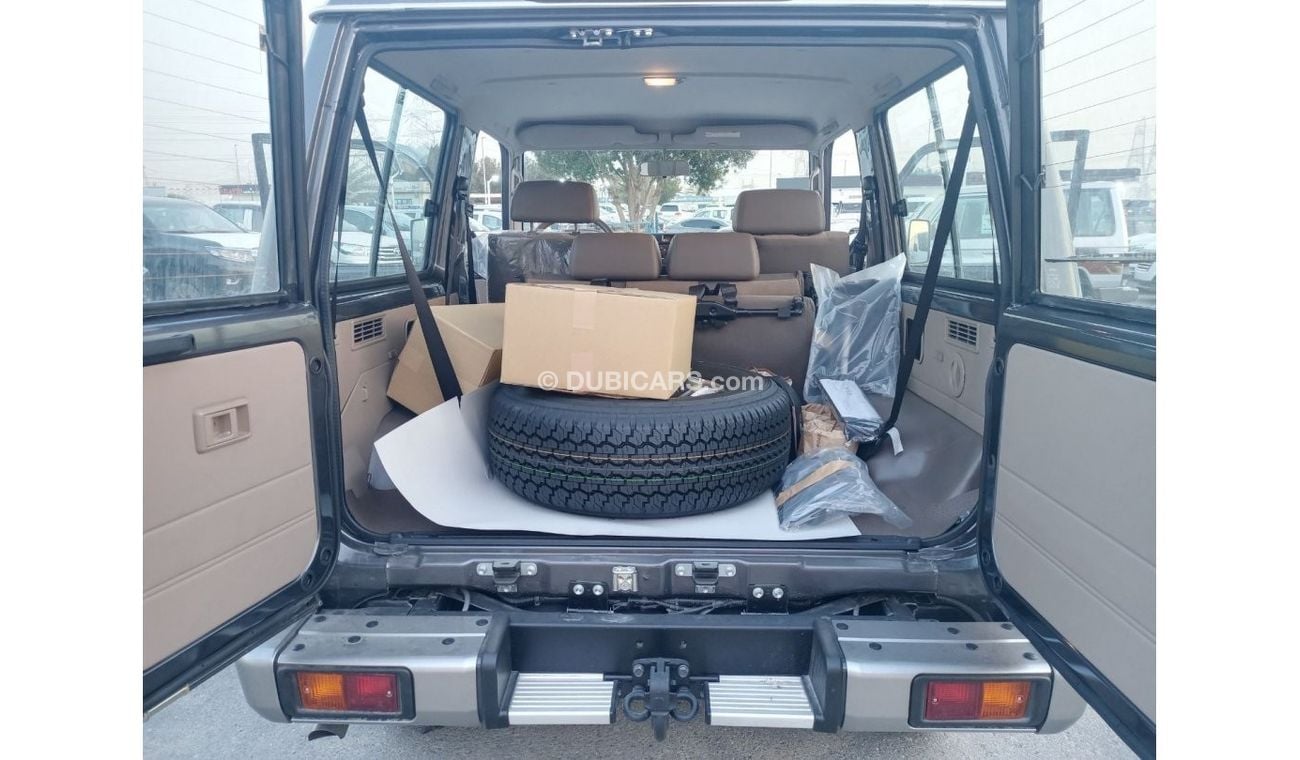 Toyota Land Cruiser 70 4.0L V6 2doors (Winch + Alloy Wheels)