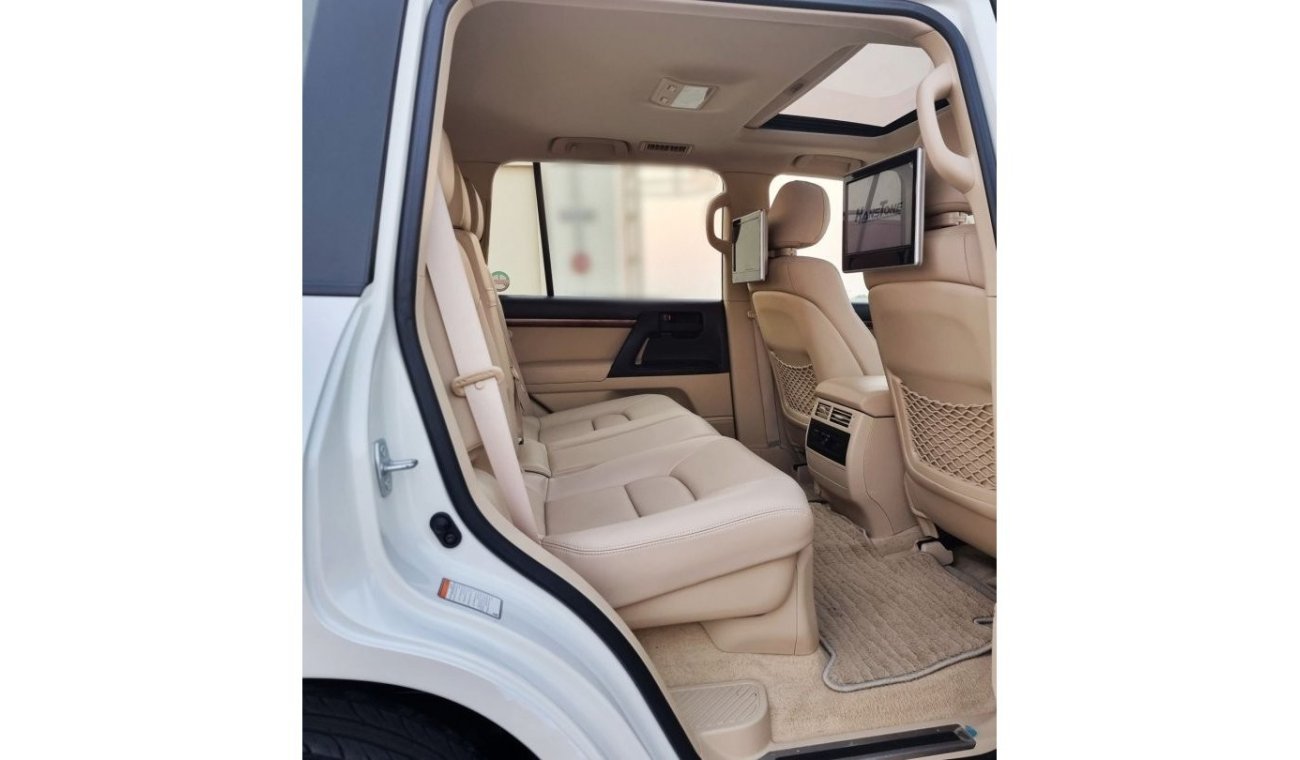 تويوتا لاند كروزر EXR+ Full option- V6 - rear screens - sunroof - 2017 - Excellent  Condition - Bank Finance Available