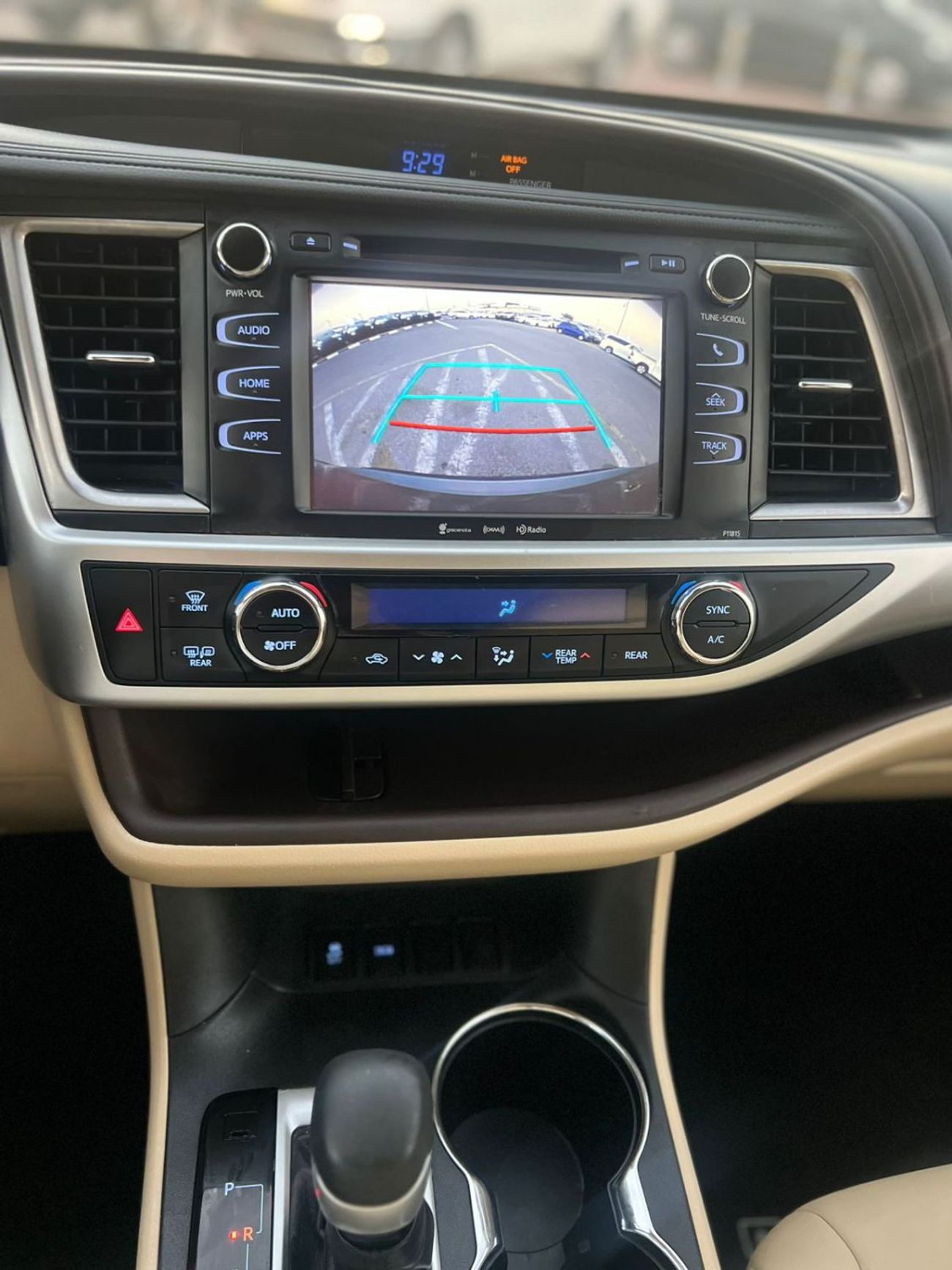 Toyota Highlander 2019 Toyota Highlander Le Plus 3.5L V6 - Rear Camera - 7 Leather Seat- Auto Trunk