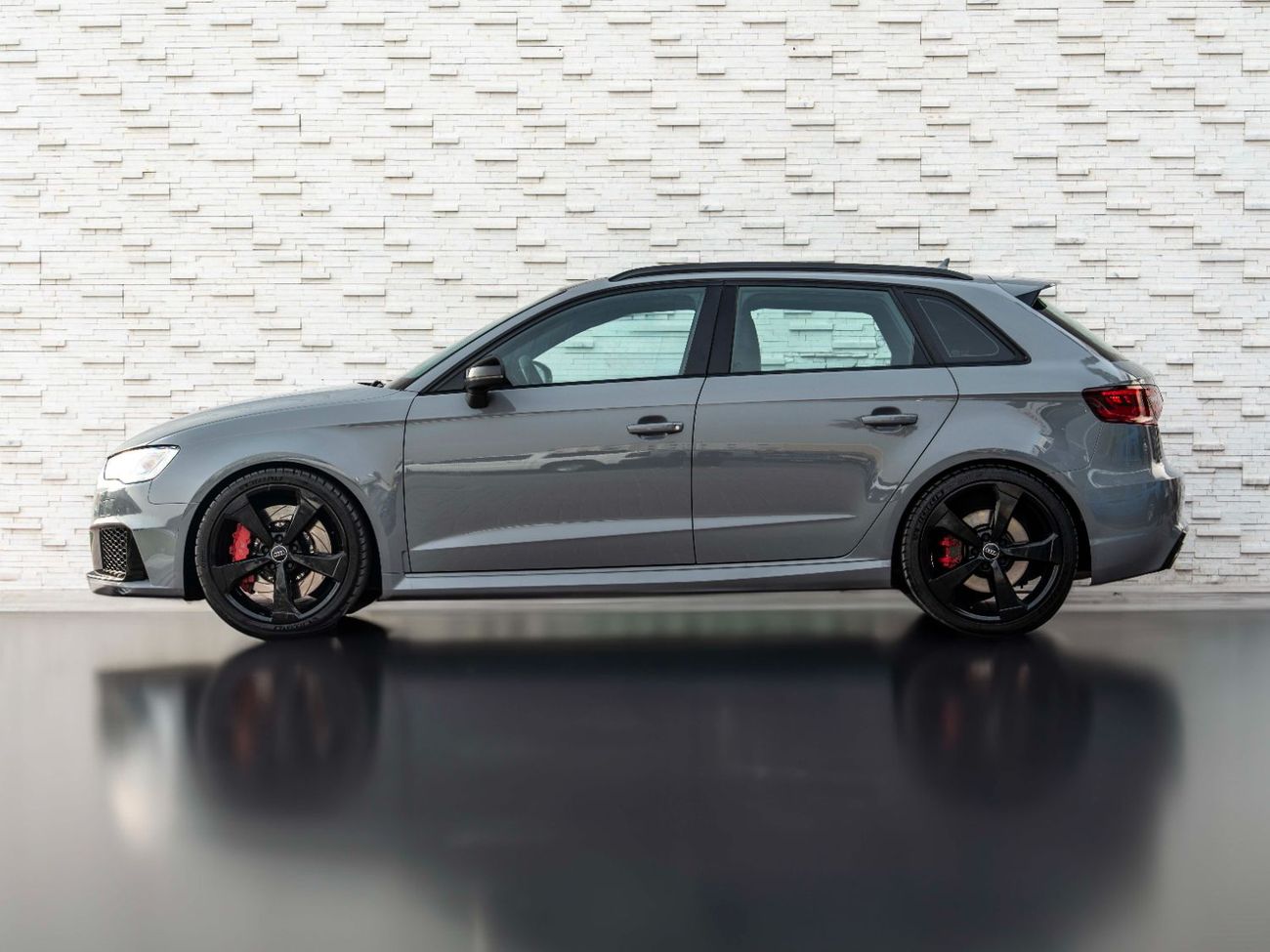 Audi RS3 TFSI quattro 2.5L (362 HP) Hatchback