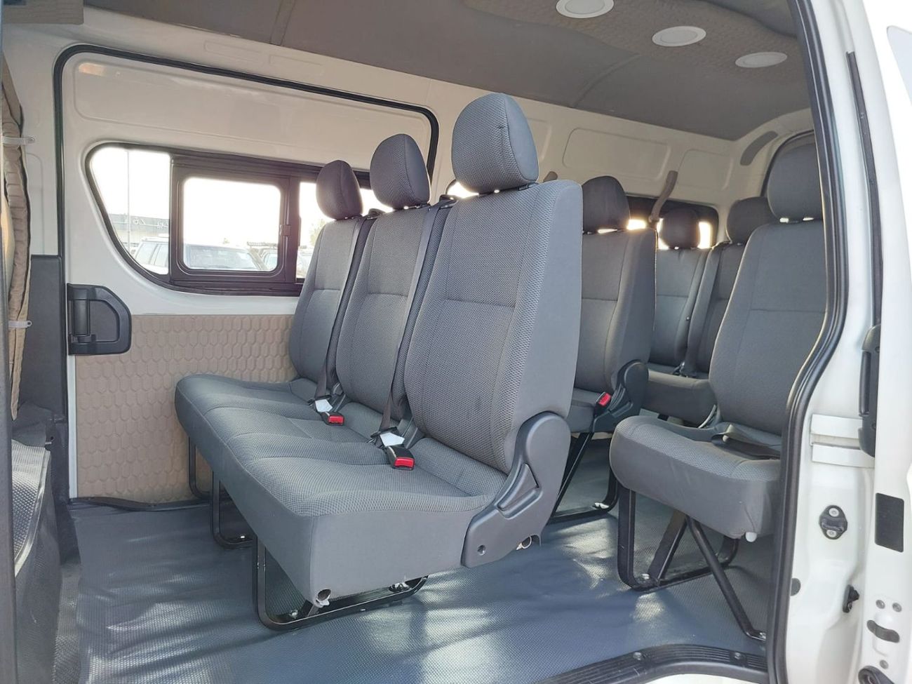 Toyota Hiace TOYOTA HIACE COMMUTER VAN RHD 2016 MODEL 3.0 L DIESEL MANUAL(PM18802)