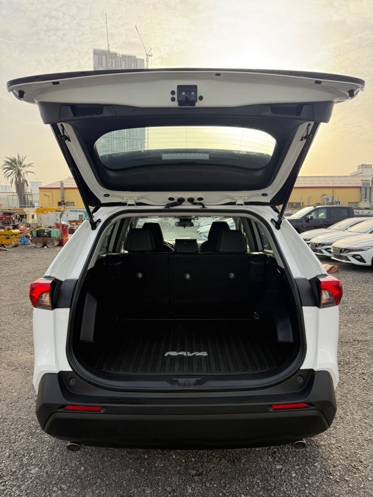تويوتا راف ٤ XLE 2.5L