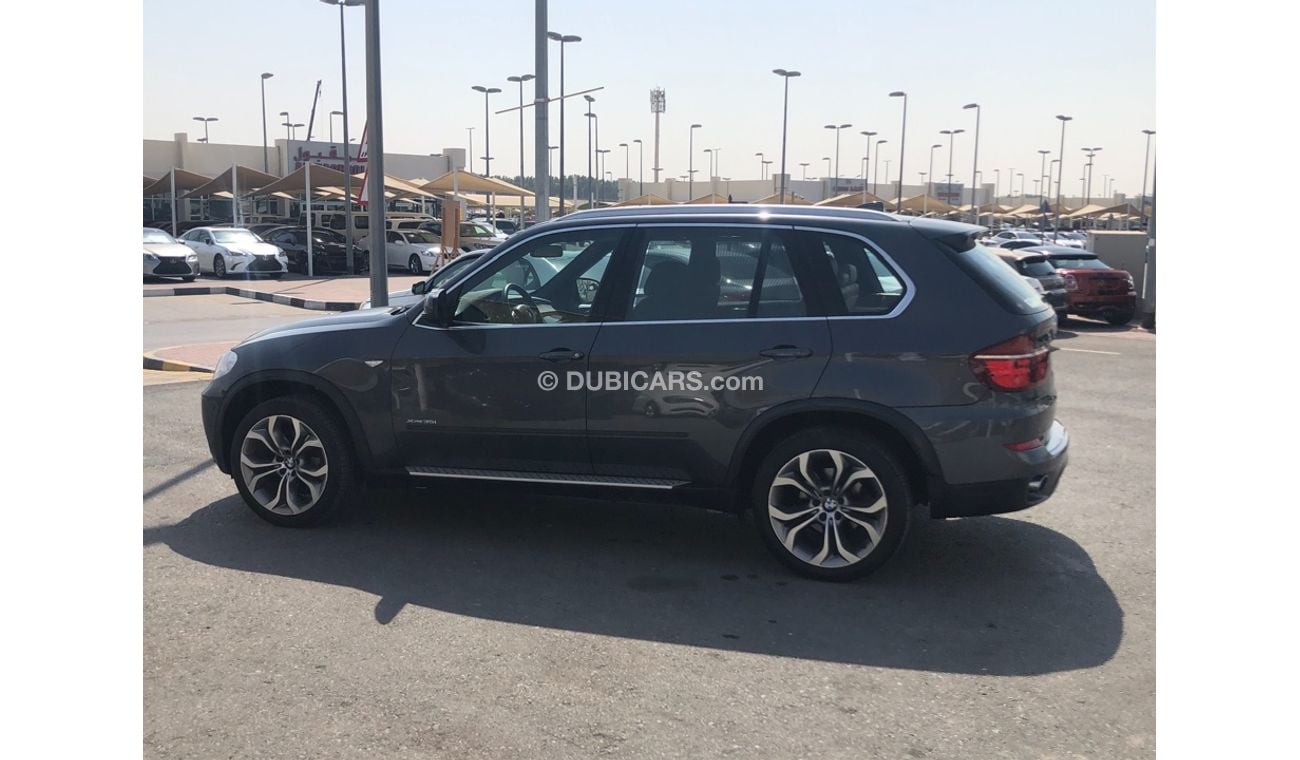 بي أم دبليو X5 موديل 2011 خليجي فل مواصفات بانوراما ومثبت سرعه وتحكم كهربي كامل ونظام صوت ممتاز و5 كاميرات