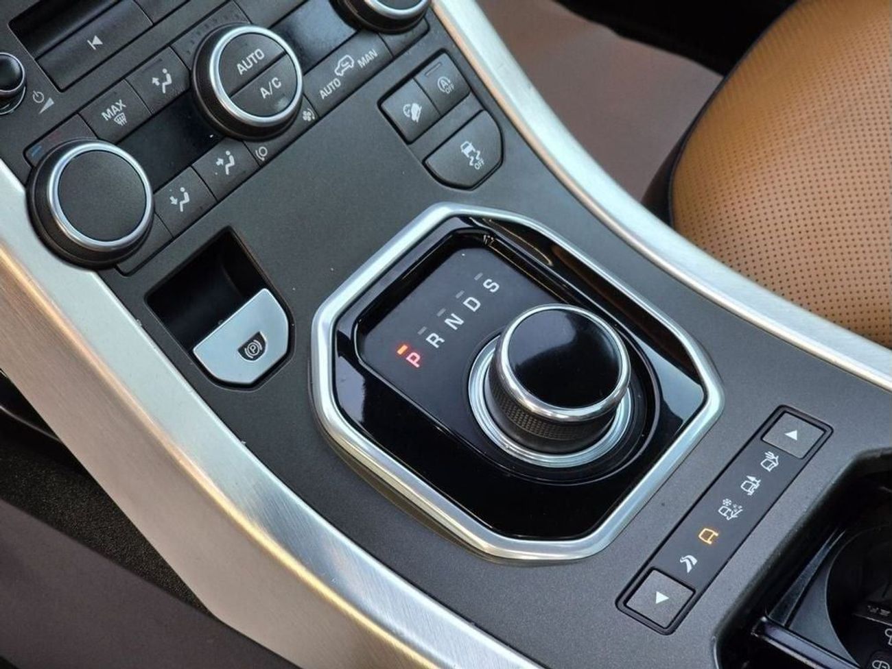 لاند روفر رانج روفر إيفوك P200 R-Dynamic 2.0L RANGE ROVER EVOQUE R-DYNAMIC 2018 GCC ORGINAL PAINT // ACCIDENT FREE // PERFECT