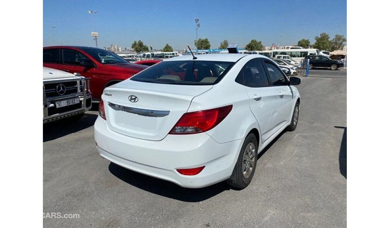 هيونداي أكسنت HYUNDAI ACCENT 2016 WHITE GCC