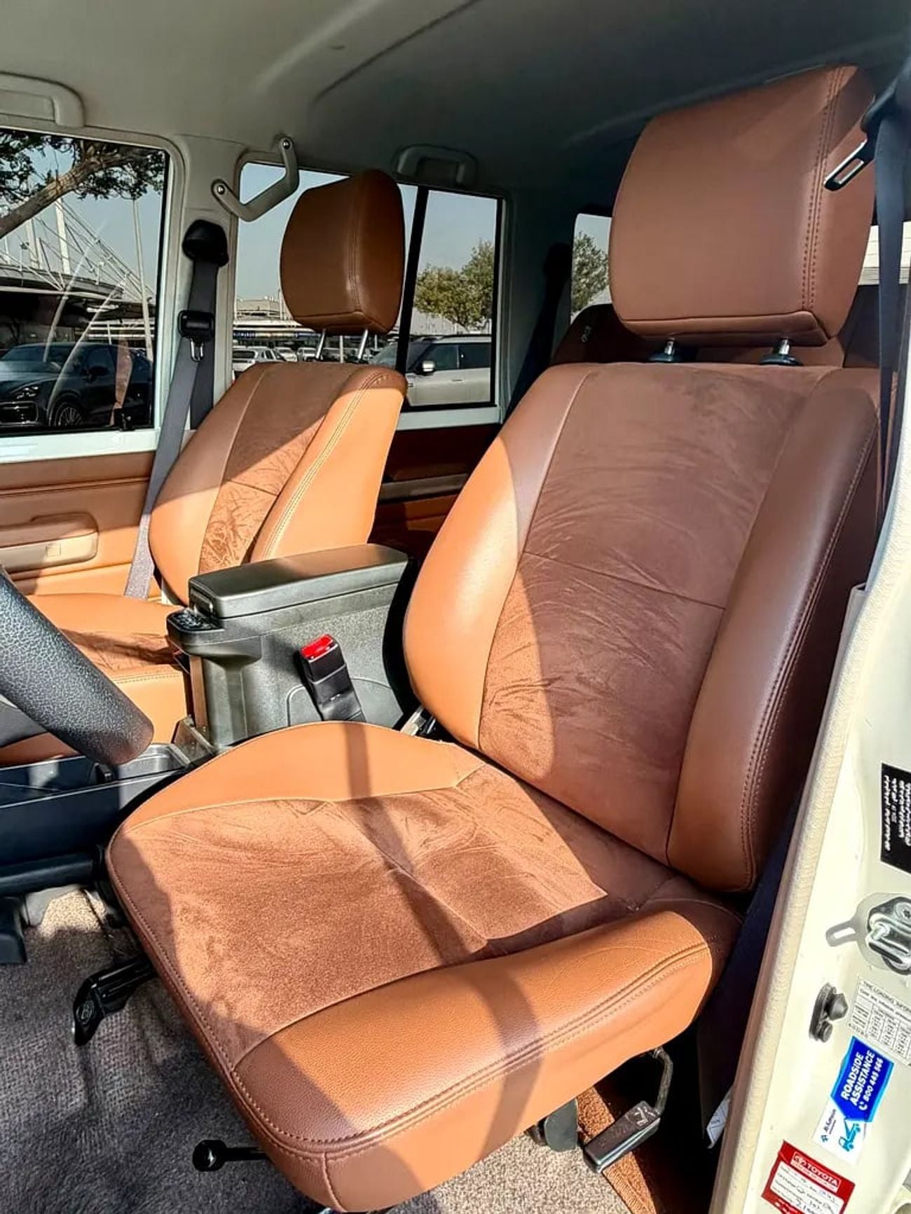 تويوتا لاند كروزر 70 LC76 LX Land Cruiser 76 Lx Hardtop double Cabin in GCC Specs