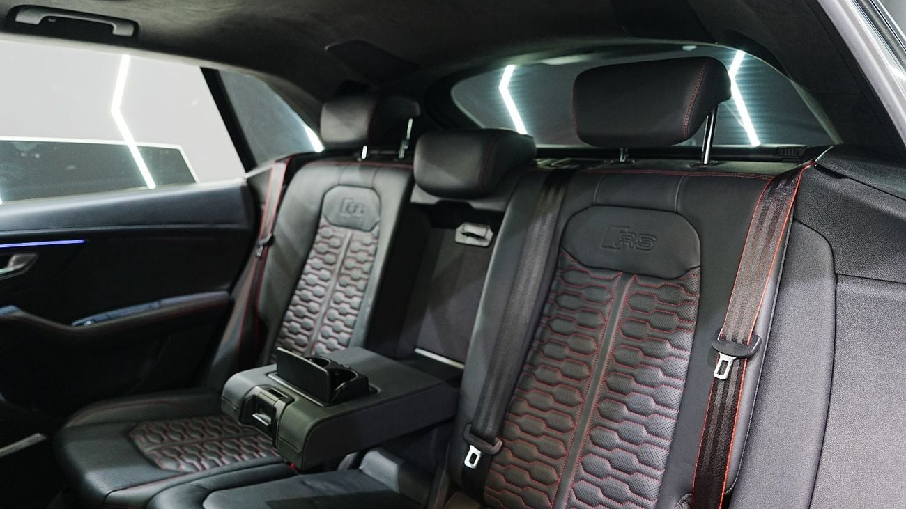 Audi RSQ8 QUATTRO, Carbon Exterior/Interior Pack, Panoramic Roof, Bang N Olufsen, GCC Specs!!