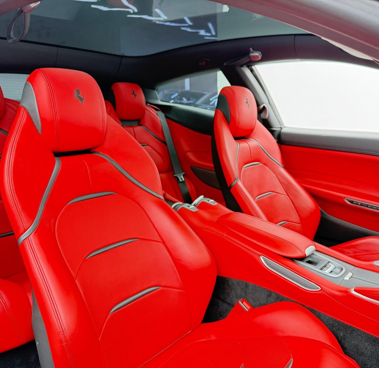 Ferrari GTC4 Lusso 2018 Ferrari GTC4Lusso V12, Warranty, Very Low Km, Excellent Condition, GCC