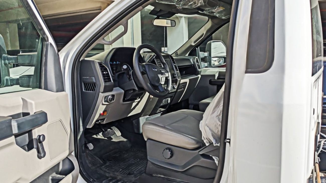 Ford F 550 6.7L-8CYL F-550 XL Super Duty-Dua Excellent Condition-GCC Specs