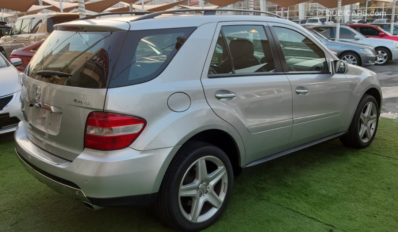 Mercedes-Benz ML 500 خليجى - رقم واحد - فتحة - جلد - رنجات - كاميرا خلفية بحالة ممتازة لاتحتاج لاى مصاريف