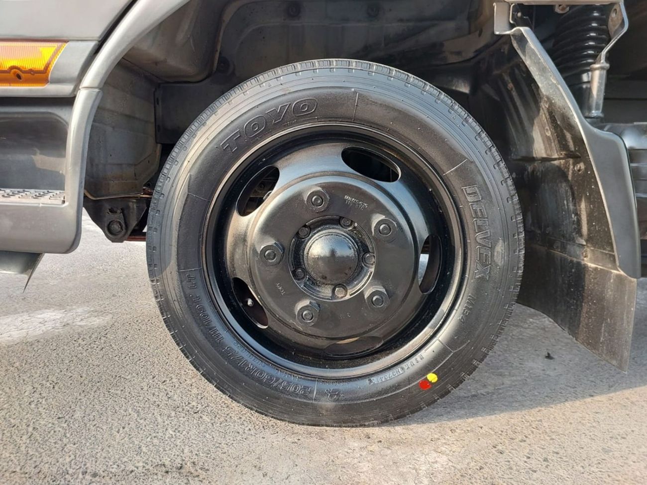 Mitsubishi Fuso Canter MITSUBISHI CANTER TRUCK RHD 1995 MODEL 4.5 L DIESEL MANUAL(PM20263)